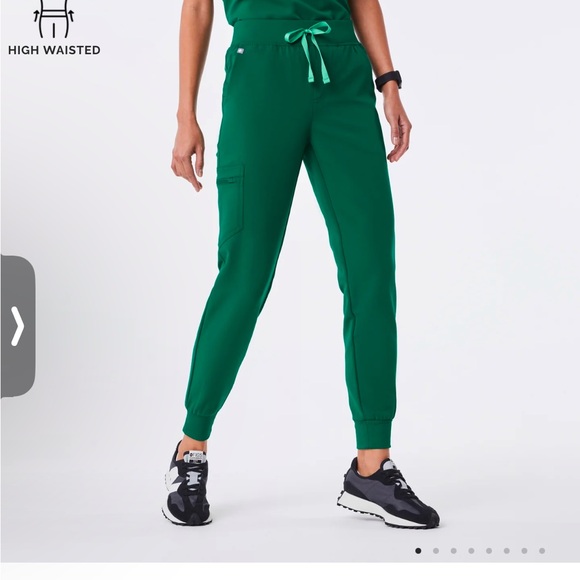 High waisted hunter green Zamora pants / Rafaela oversized scrub top - Picture 4 of 4